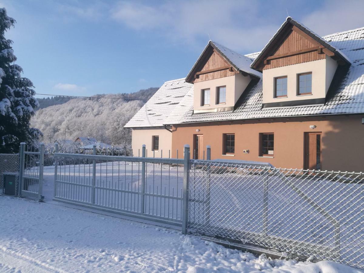 Apartmany Лоучна-над-Десноу Екстер'єр фото